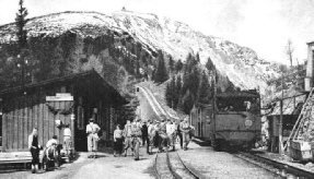 HOLIDAY-MAKERS in Austria at Baumgartner Station